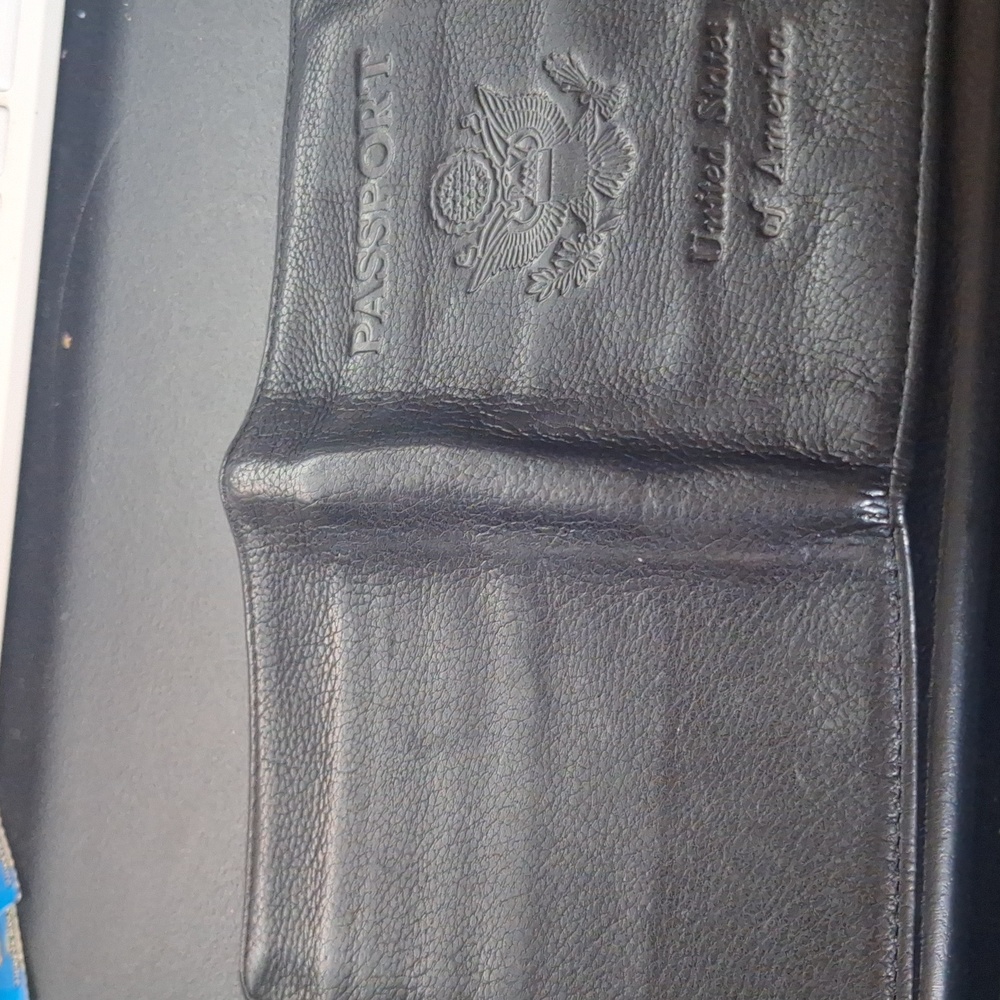 Wilson's Leather Black Passport Wallet - Picture 4 of 4